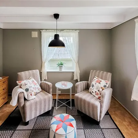 Cozy In With House A Panoramic View *